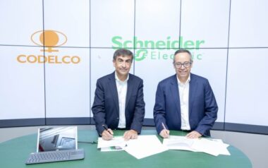 Codelco y Schneider Electric sellan acuerdo para impulsar la digitalización y eficiencia energética en minería