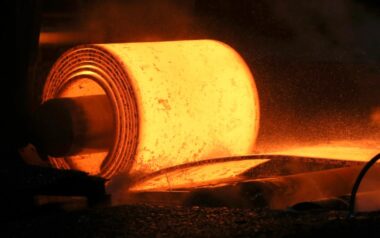 JPMorgan se vuelve bajista con minería y acero de EMEA por riesgos en Oriente Próximo